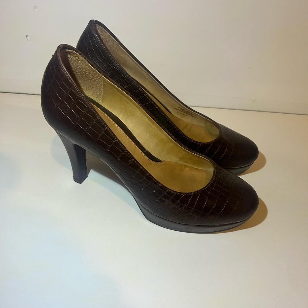 Nurture Womens Leather Brown Pumps